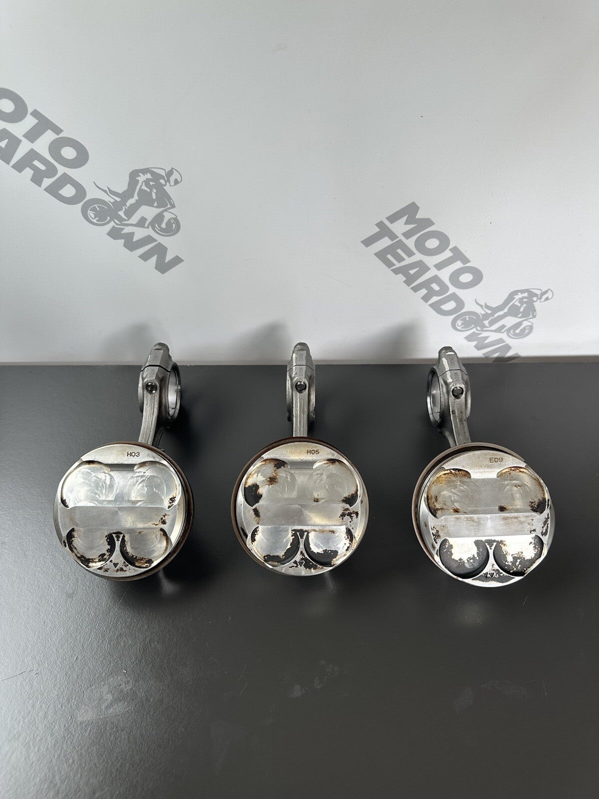 Triumph Speed Triple 1200 RR 2022 pistons READ DESCRIPTION 1200RR Engine Pistons