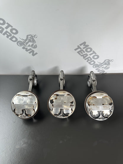 Triumph Speed Triple 1200 RR 2022 pistons READ DESCRIPTION 1200RR Engine Pistons