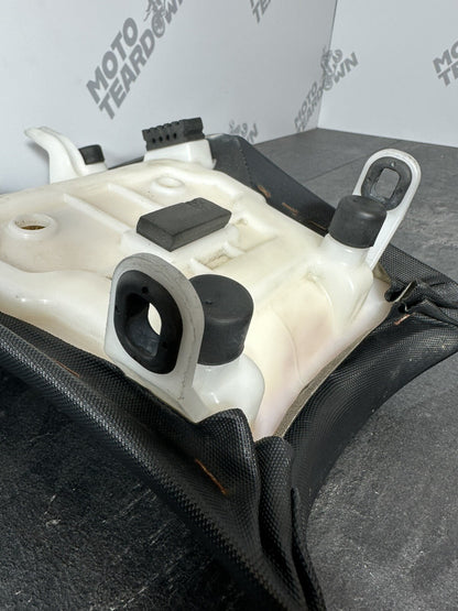 Suzuki GSXR 1000 2014 Riders Seat Front Seat Saddle 22774 Miles 2009-2016 OEM