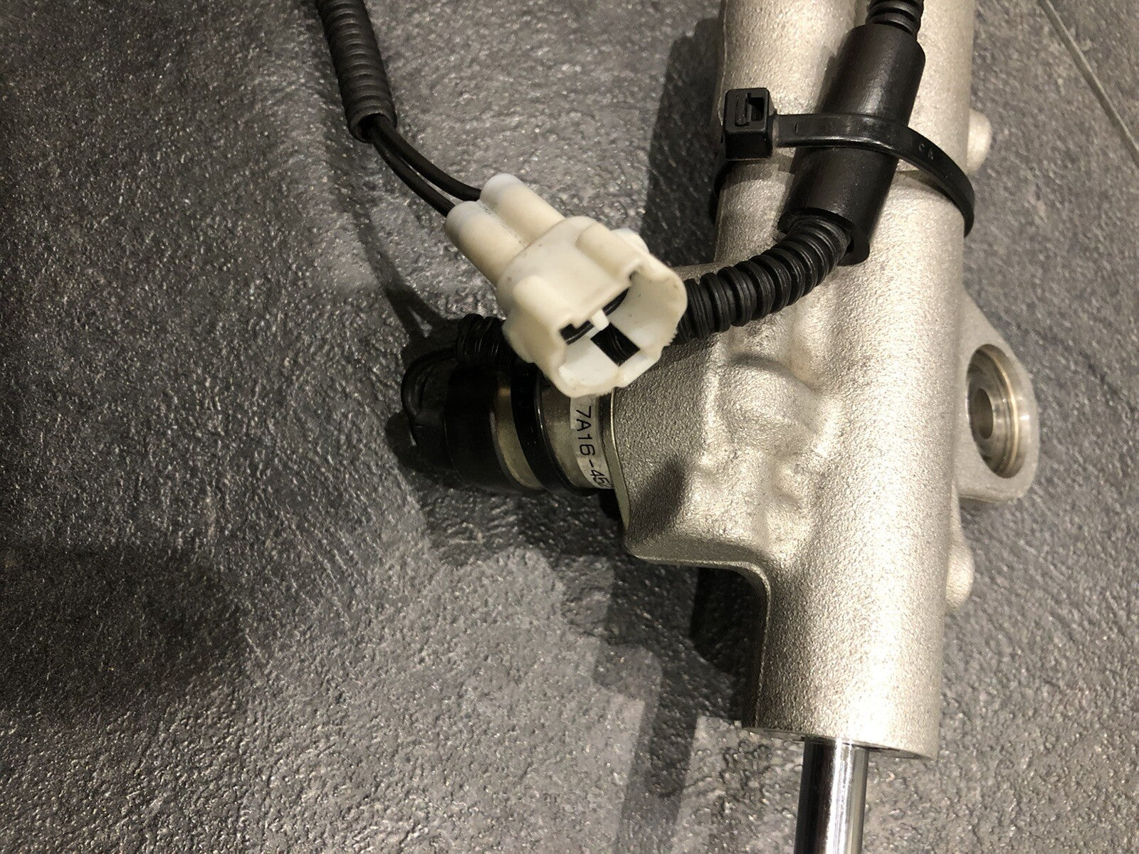 Yamaha MT10 SP 2017-2020 Electronic Steering Damper OEM 10595 Miles R1 2CR