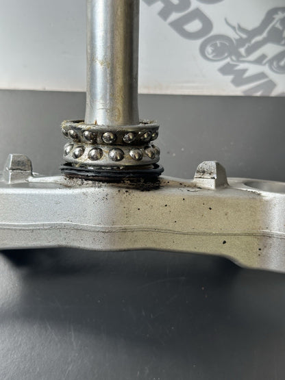 TRIUMPH STREET TRIPLE 675R Lower Yoke Bottom Clamp Lower Fork Clamp - T2044131