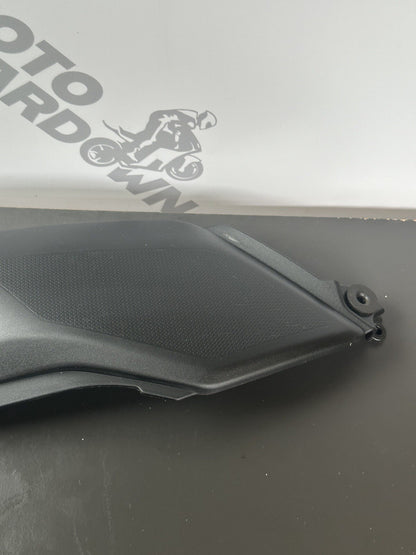 Kawasaki Z900 Right side fairing cover panel cowl RH 36001-0686 14093-0668 OEM