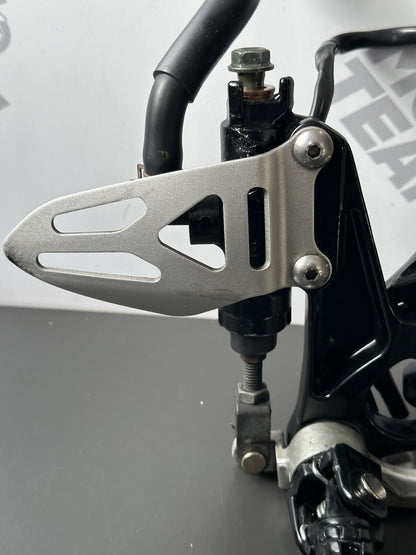 Suzuki GSXR 1000 GSXR1000 2009 - 2016 Front Right Side Footrest Foot Rest 2010
