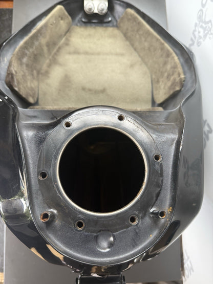 TRIUMPH STREET TRIPLE 675R PETROL TANK FUEL TANK YEAR 2010 675R SEE DESCRIPTION