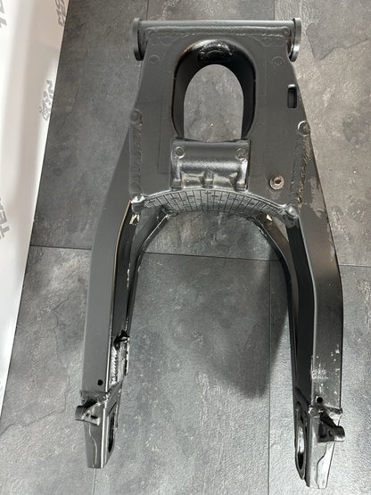 Suzuki GSXR 1300 2016 HAYABUSA Swingarm Rear Swinging Arm 18408 Miles OEM