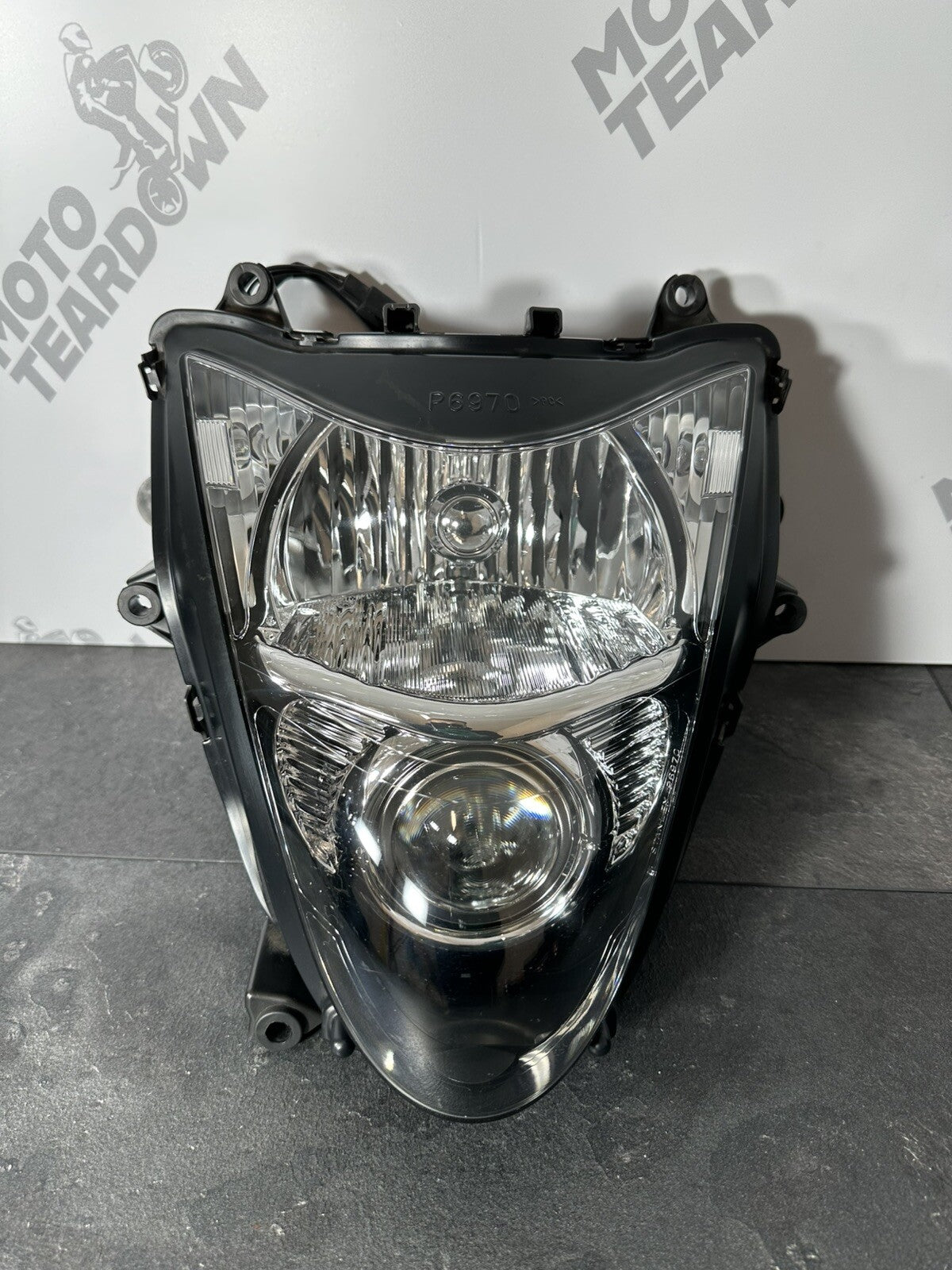 Suzuki GSXR 1300 2016 HAYABUSA Headlight Assembly Front Light 18408 Miles OEM