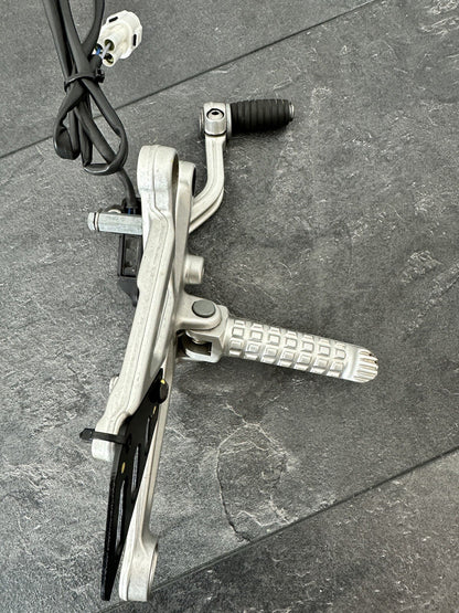 Aprilia Tuono V4 1100 Factory 2020 Right Rearset Footrest Brake 6889m OEM 2019