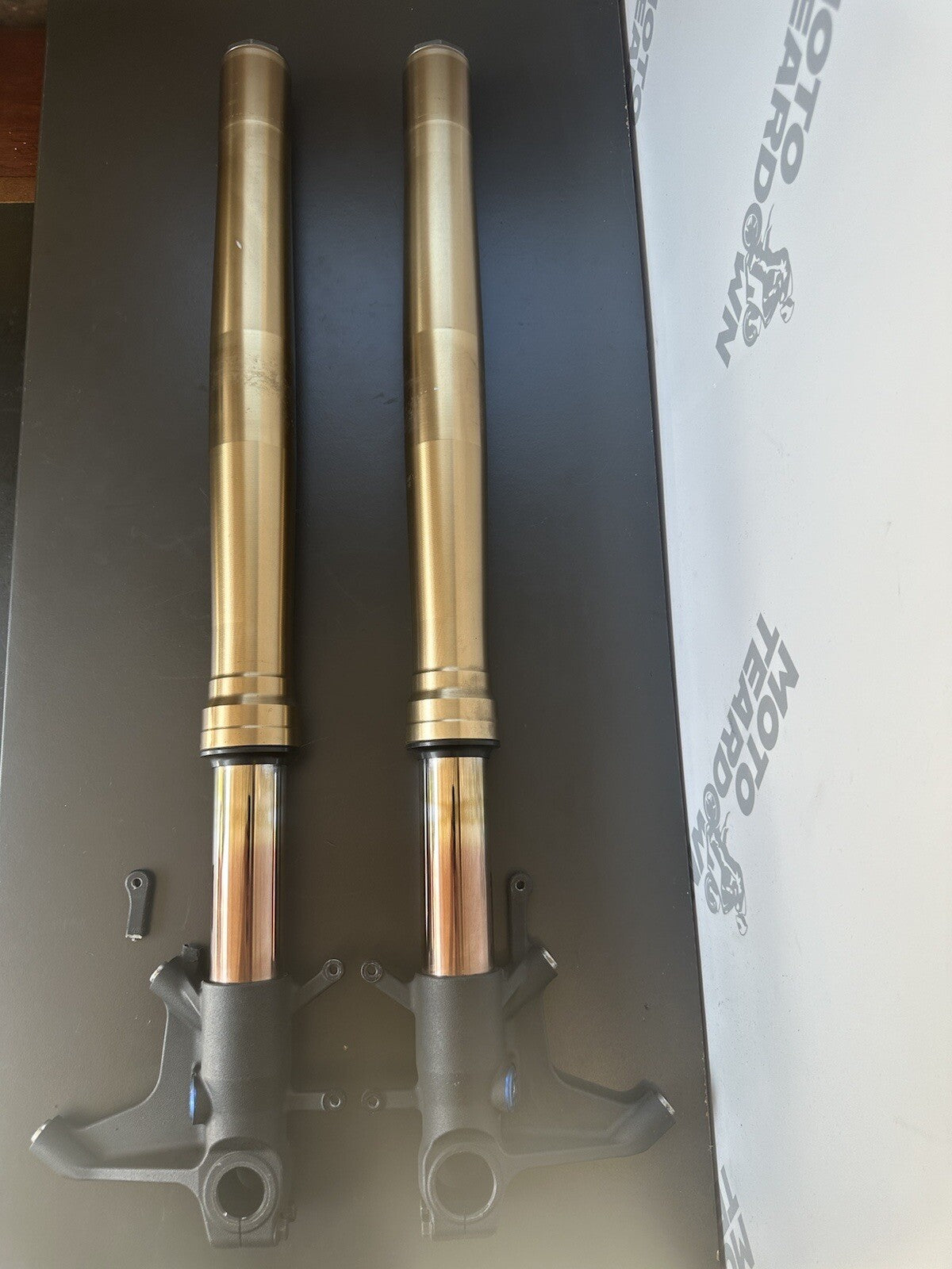 SUZUKI GSXR 1000 GSXR1000 2009-2016 FORKS FRONT SUSPENSION *READ DESCRIPTION*