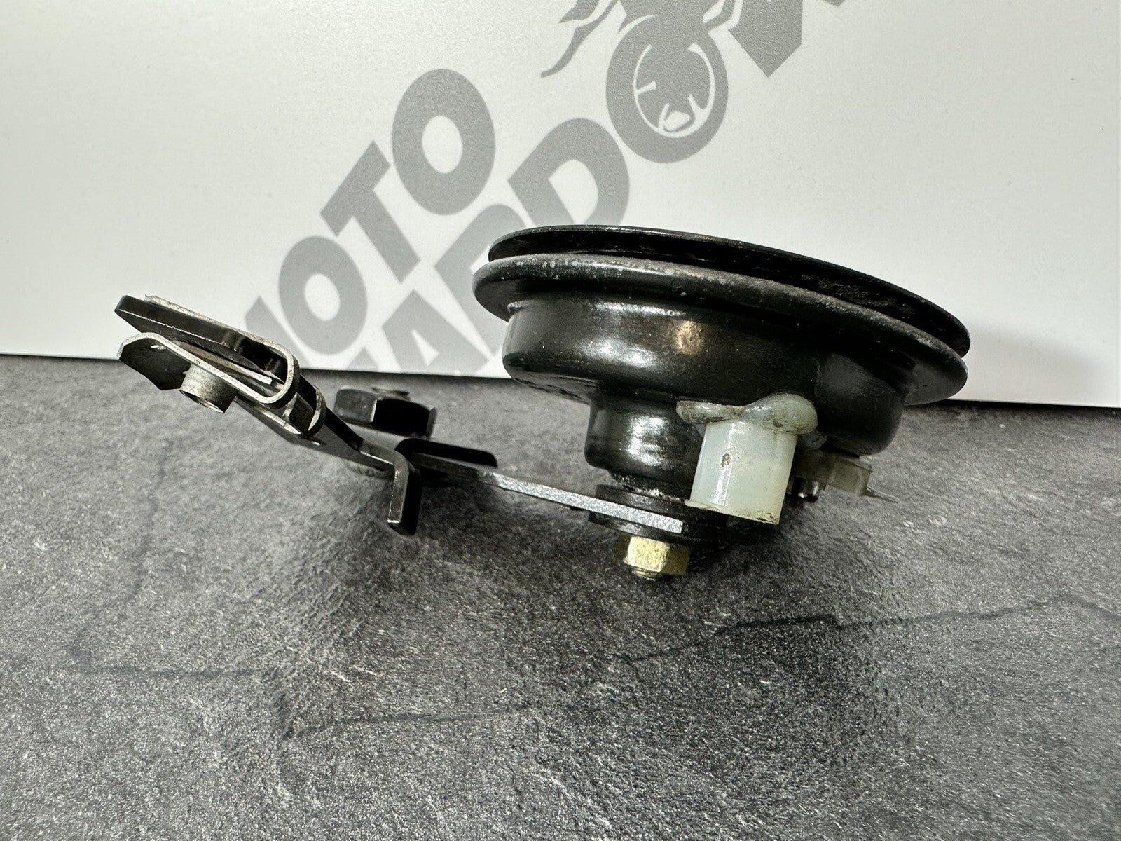 Aprilia Tuono V4 1100 2021 Horn & Mount Bracket Only 6606 Miles 2022-2024 OEM