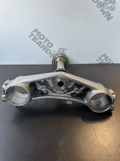Suzuki GSXR600 GSXR750 Bottom lower fork yoke clamp & fittings 2011 - 2017 L1-L7