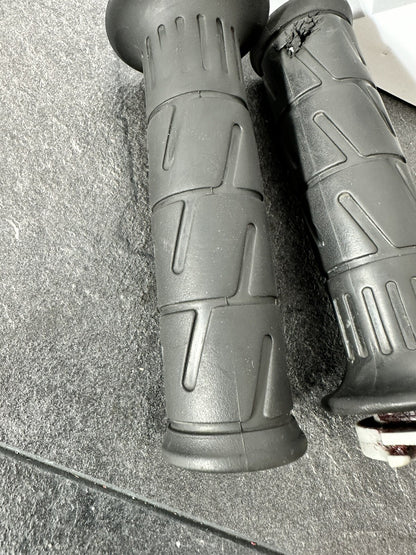 Kawasaki Z800 ABS 2016 Handlebar Grips  12691 Miles 2013-2018 OEM