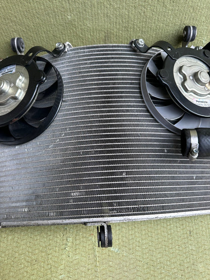 YAMAHA R1 14B RADIATOR AND FANS BIG BANG YZF 1000 2009-2014 Yamaha R1 Radiator