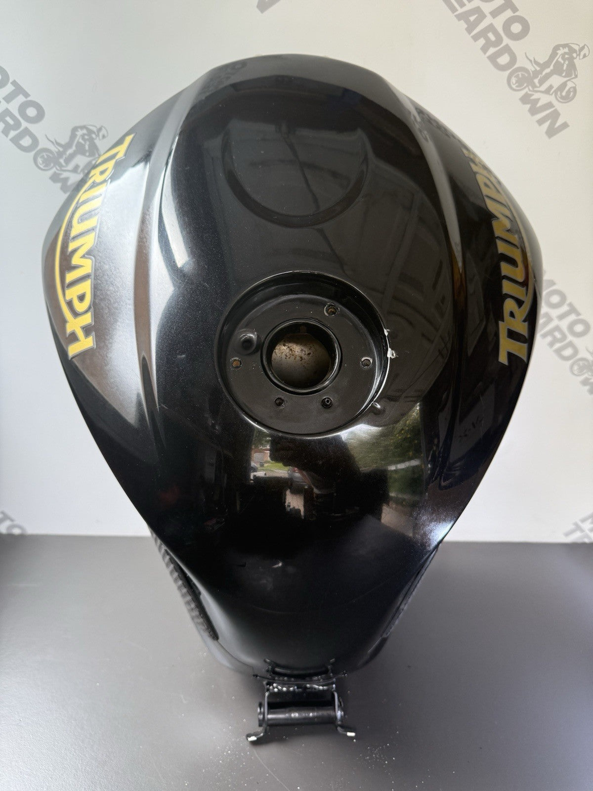 TRIUMPH STREET TRIPLE 675R PETROL TANK FUEL TANK YEAR 2010 675R SEE DESCRIPTION
