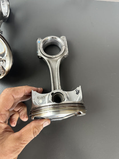 Triumph Speed Triple 1200 RR 2022 pistons READ DESCRIPTION 1200RR Engine Pistons