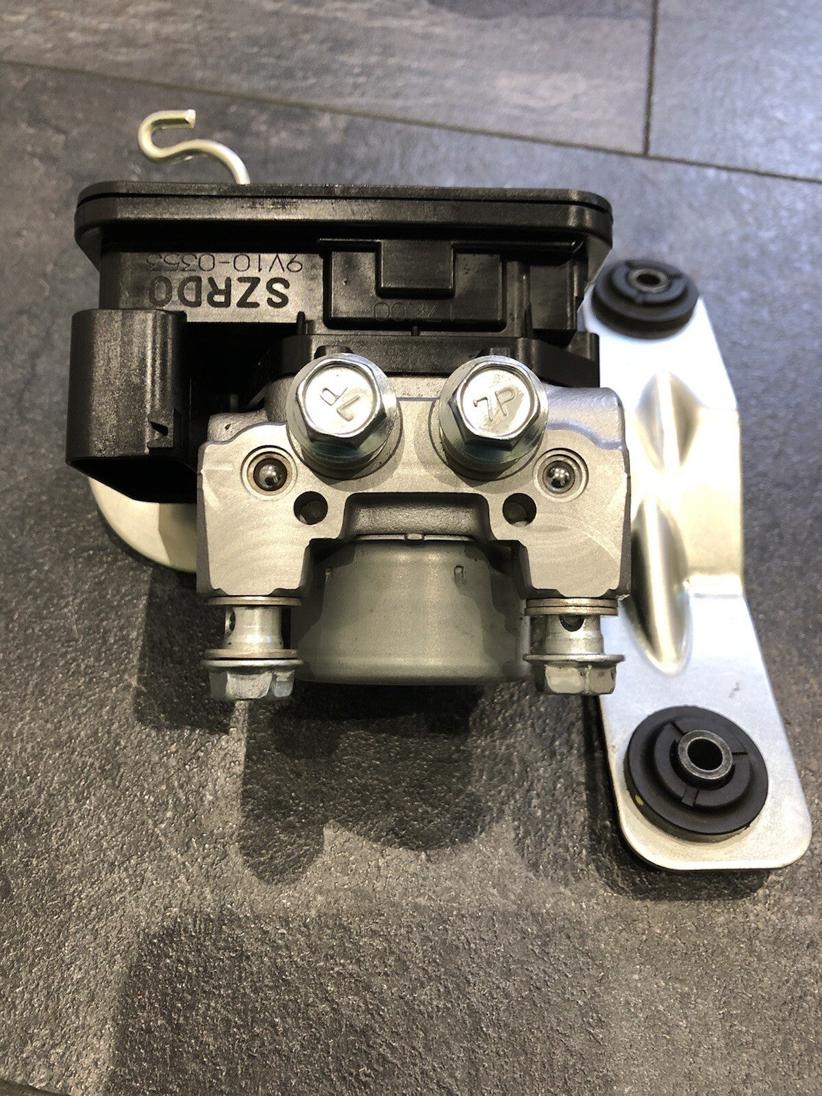 Suzuki GSXR 1000 2020 ABS Pump Modulator Controller 2017-2020 OEM L7 L8 L9