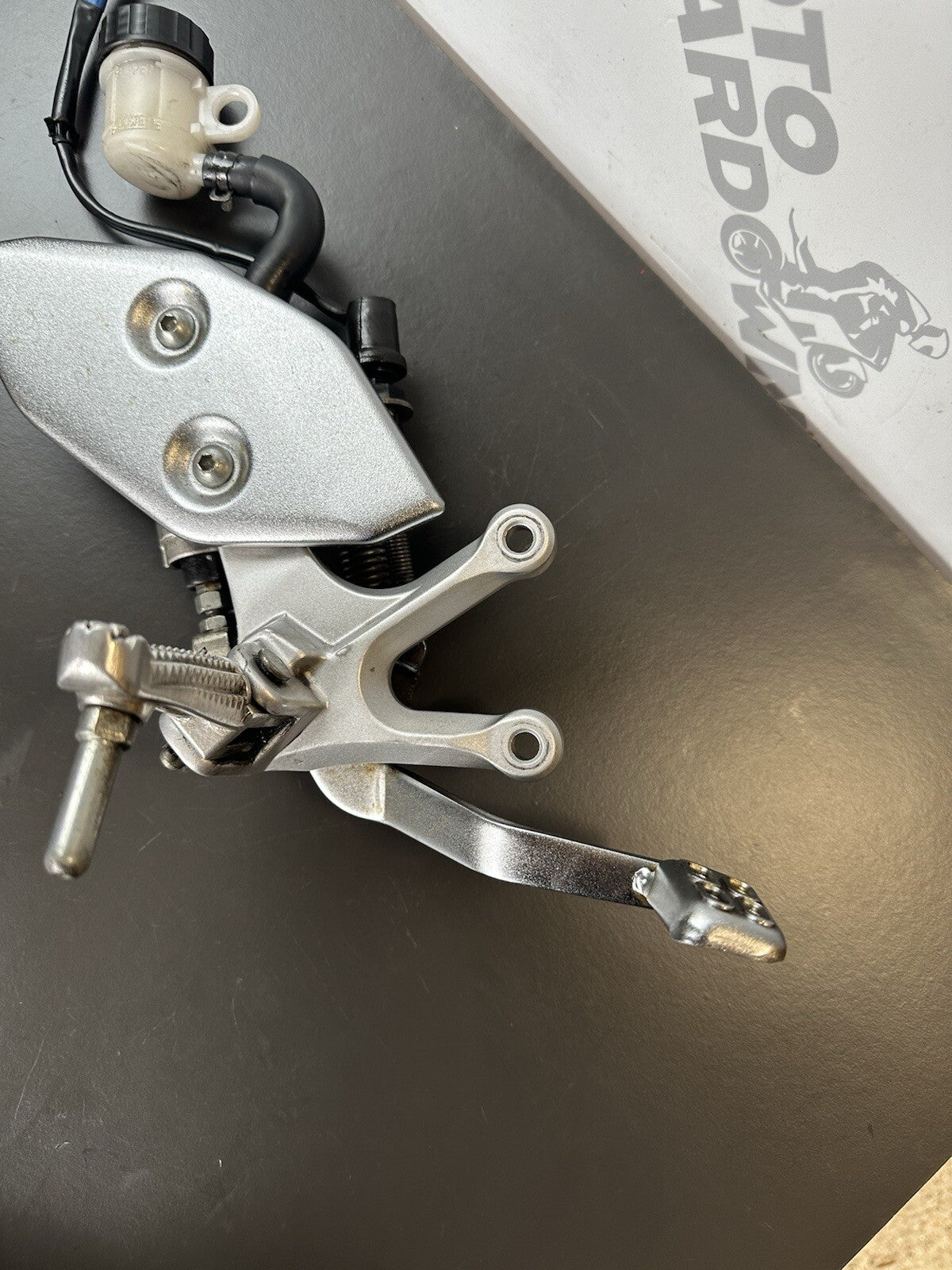 YAMAHA MT-03 R/H Front Footrest Hanger Yamaha MT03 Right Foot Rest RT assembly