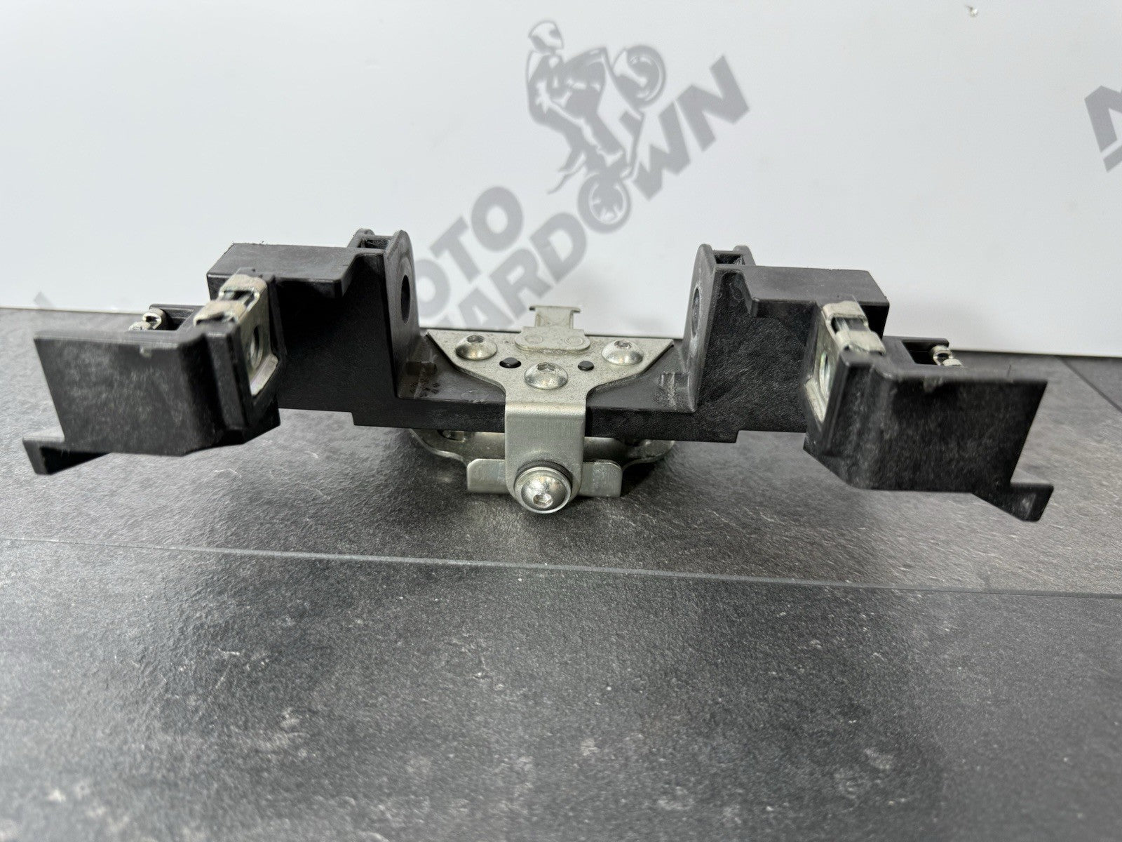 Suzuki GSXR 1000 R 2019 Subframe Bridge Fuel Tank Bracket Mount 2017-22 OEM MM