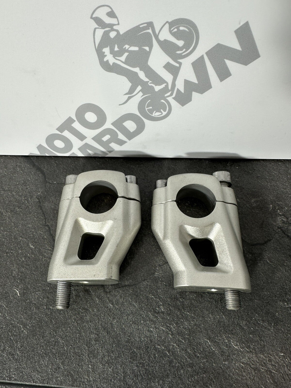 Triumph TIGER 900 GT PRO 2022 Handlebar Risers Clamps 6337 Miles 2020-2023 OEM