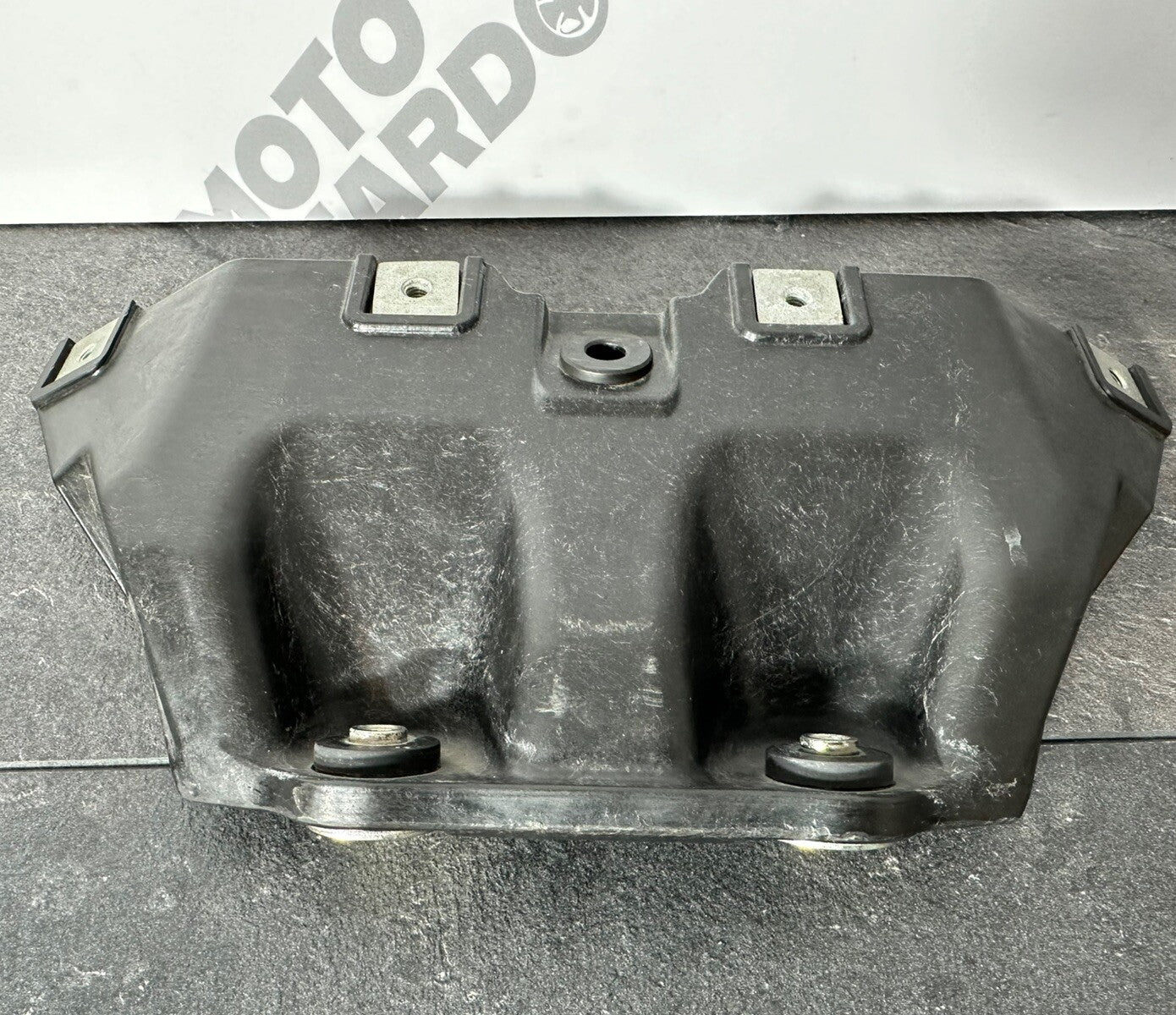 Suzuki GSXR 1000 2014 Fuel Tank Front Cover Bracket 22774 Miles 2009-2016 OEM
