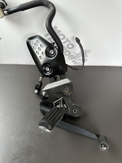 Yamaha MT-07 MT07 ABS 2022 Right riders footrest assembly Right Foot Rest PEM