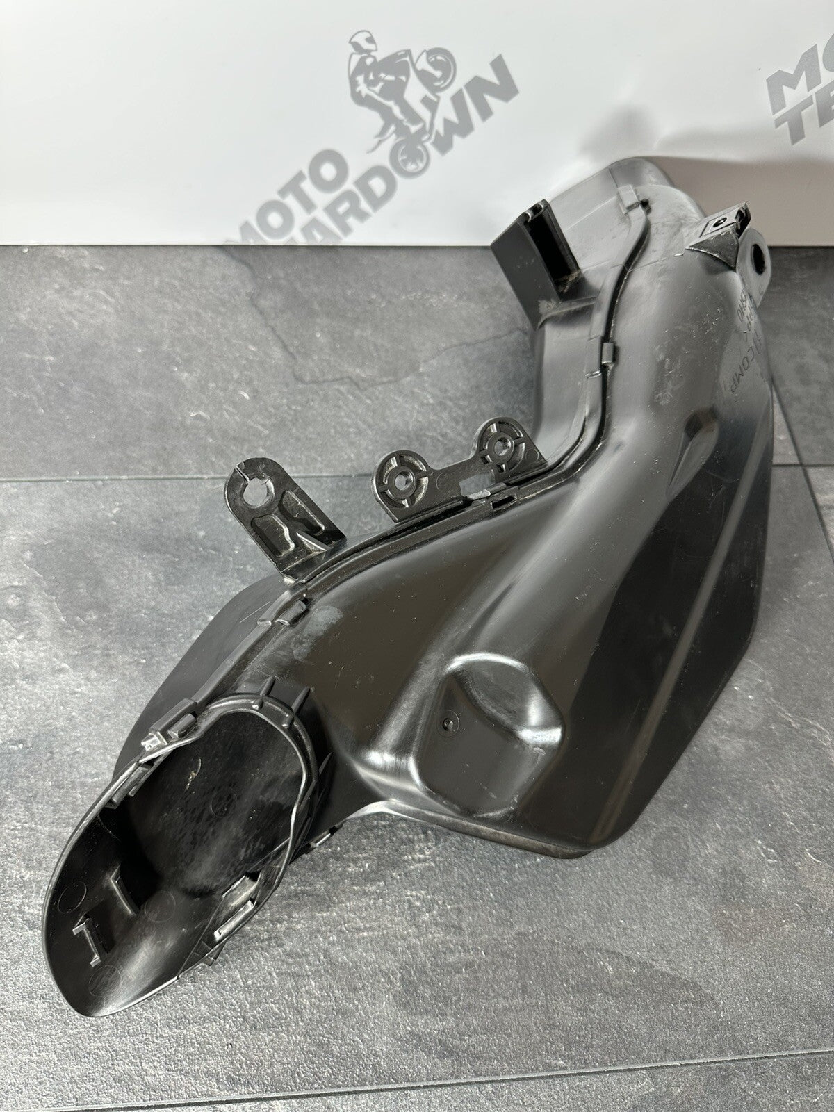 Suzuki GSXR 1300 2016 HAYABUSA Left Air Intake Duct Tube 18408 Miles OEM