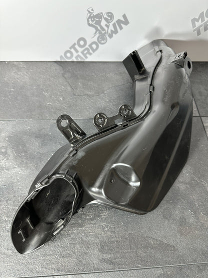 Suzuki GSXR 1300 2016 HAYABUSA Left Air Intake Duct Tube 18408 Miles OEM