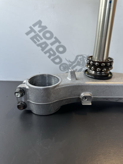 Suzuki GSXR600 GSXR750 Bottom lower fork yoke clamp & fittings 2011 - 2017 L1-L7