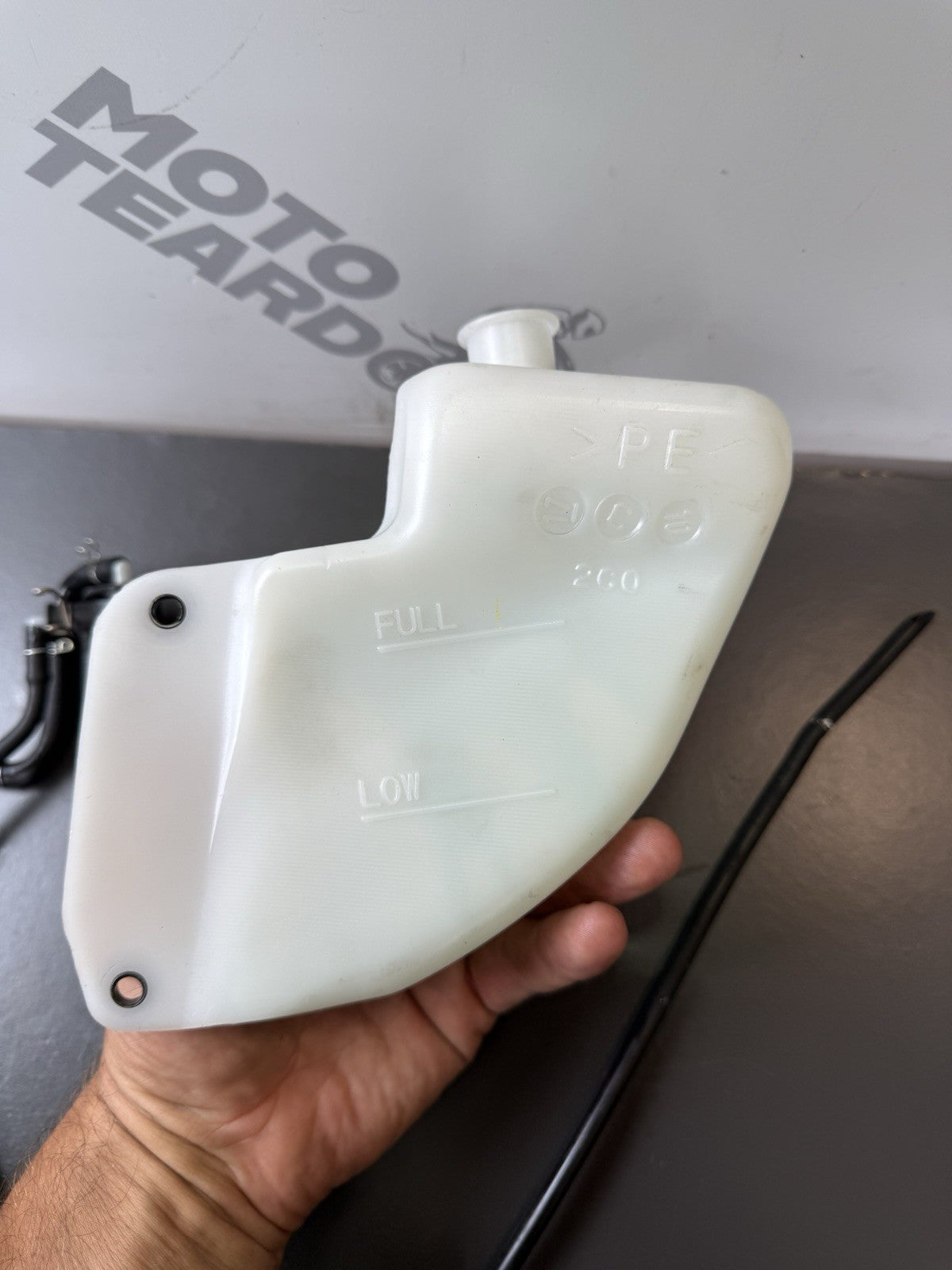 8acc7c3b-2f2e-4f7d-969b-32549ec20734