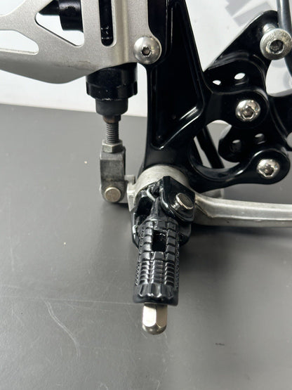 Suzuki GSXR 1000 GSXR1000 2009 - 2016 Front Right Side Footrest Foot Rest 2010