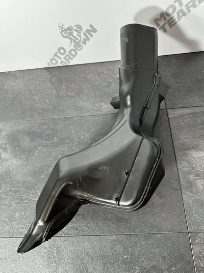 Suzuki GSXR 1300 2016 HAYABUSA Right Air Intake Duct Tube 18408 Miles OEM