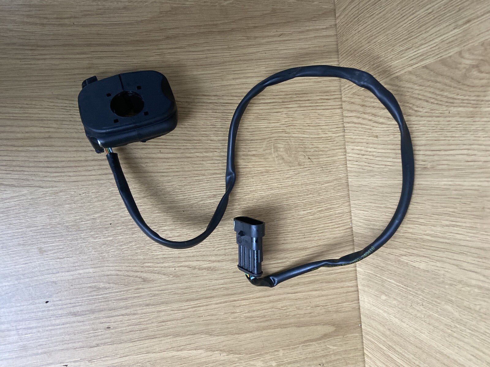 Aprilia Tuono V4 1100 Factory  right hand handlebar kill switch SPARES / REPAIRS