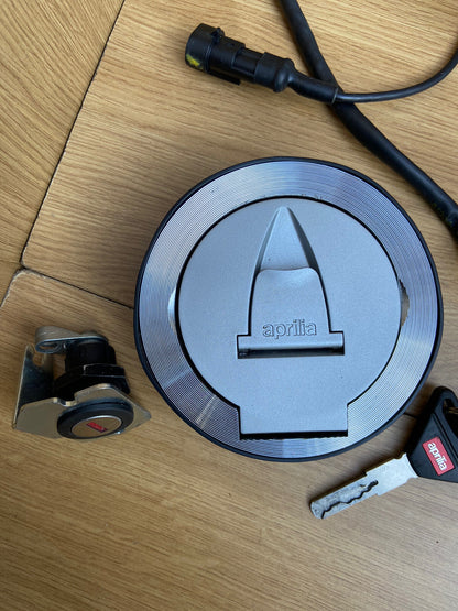 Aprilia Tuono V4 1100 FACTORY 2017 Lockset Ignition Key ECU Fuel Cap OEM RSV4