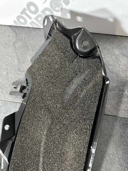 Suzuki GSXR 1300 2016 HAYABUSA Side Fairing Infill Tank Panels 18408 Miles OEM