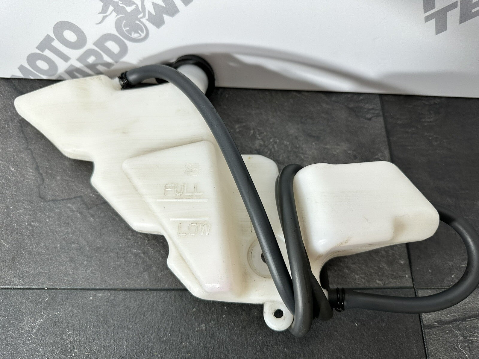 Aprilia Tuono V4 1100 2021 Coolant Expansion Reservoir Tank 6606m 2022-2024 OEM