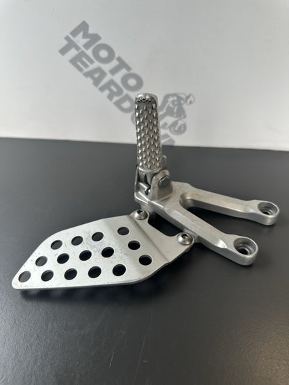Honda CBR1000RR fireblade left front footrest hanger bracket peg 2004 - 2005 OEM