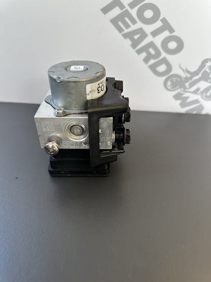 Triumph Street Triple 765 RS 2017-2019 ABS Pump Regulator 2019 OEM 8126 Miles