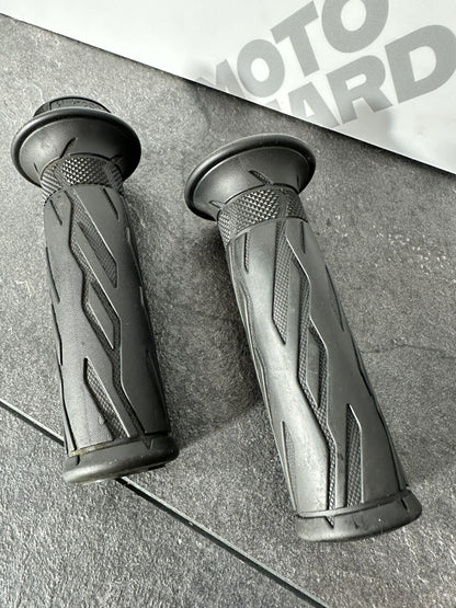 Suzuki GSXR 1300 2016 HAYABUSA Handlebar Grips Throttle Clutch Grip 18408 Miles