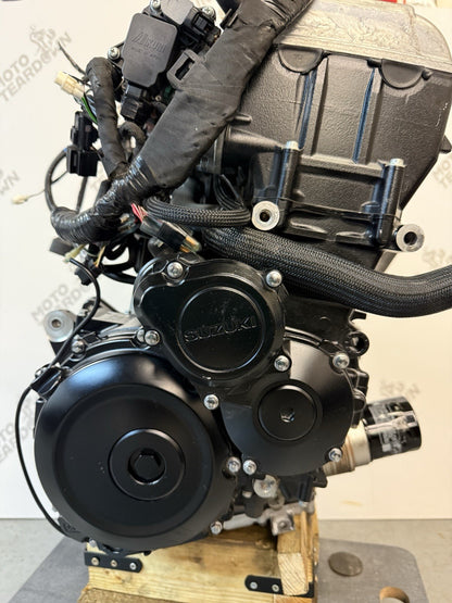 8ed7fa6c-5db0-400e-bab6-143319387964