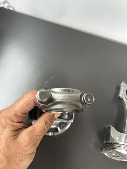 Triumph Speed Triple 1200 RR 2022 pistons READ DESCRIPTION 1200RR Engine Pistons