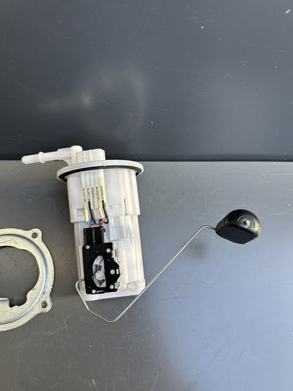 Yamaha Yzf R7 Yzf690 2022 - 2023 Fuel Pump Petrol Pump 9,398 Miles UK ONLY OEM