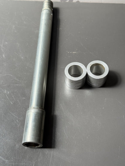 Triumph Trident 660 Front Wheel Spindle And Spacers Trident 660 2021-2024 OEM