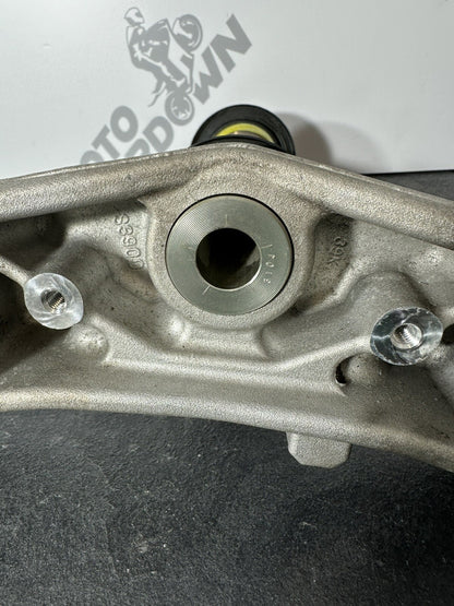 Suzuki GSXR 1000 2014 Lower Yoke Bottom Yoke Bearings 22774 Miles 2009-2016 OEM