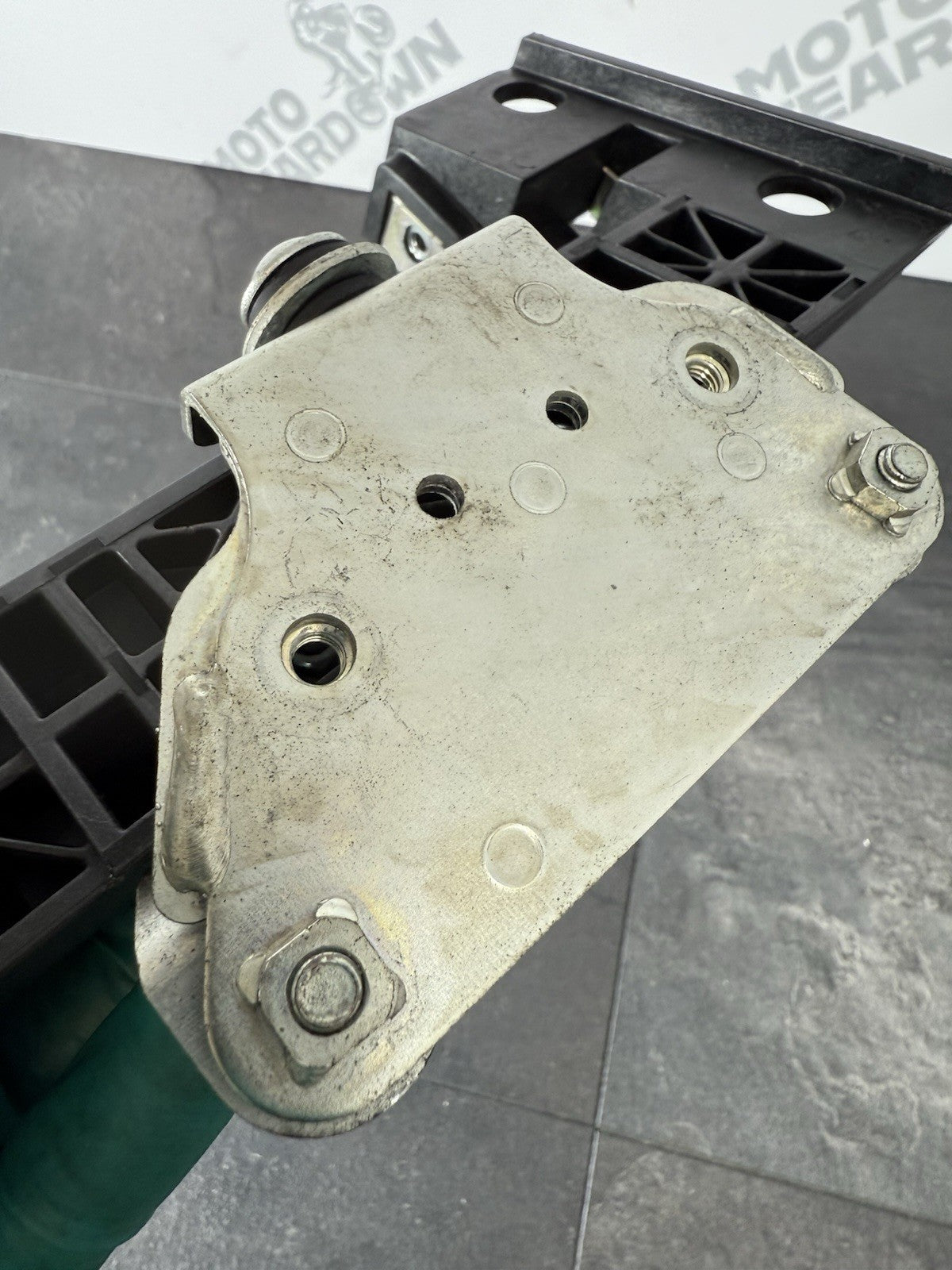Suzuki GSXR 1000 R 2019 Subframe Bridge Fuel Tank Bracket Mount 2017-22 OEM MM