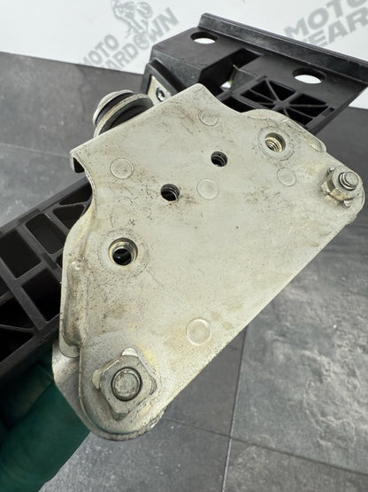 Suzuki GSXR 1000 R 2019 Subframe Bridge Fuel Tank Bracket Mount 2017-22 OEM MM