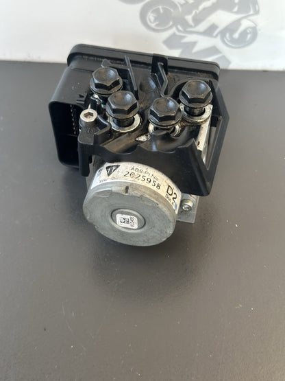 Triumph Street Triple 765 R ABS Pump OEM Triumph Street Triple T2025958 2017-19