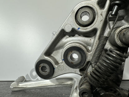 Suzuki GSXR 1300 2016 HAYABUSA Right Rearset Footrest Rear Brake 18408 Miles OEM