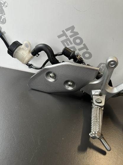 YAMAHA MT-03 R/H Front Footrest Hanger Yamaha MT03 Right Foot Rest RT assembly