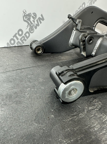 Yamaha R7 690 2024 Swingarm Swinging Arm Only 1784 Mile 2022 2023 OEM