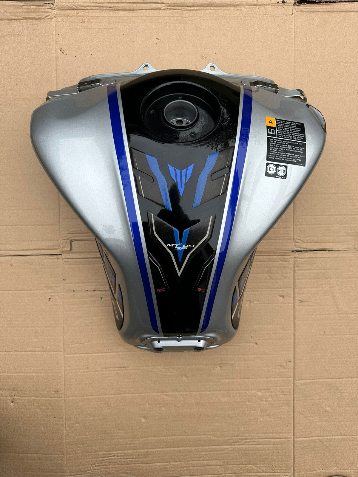 YAMAHA MT-09 SP MT09SP Fuel Tank Petrol Tank B7NY24100004 *DENTED* OEM 2021 -