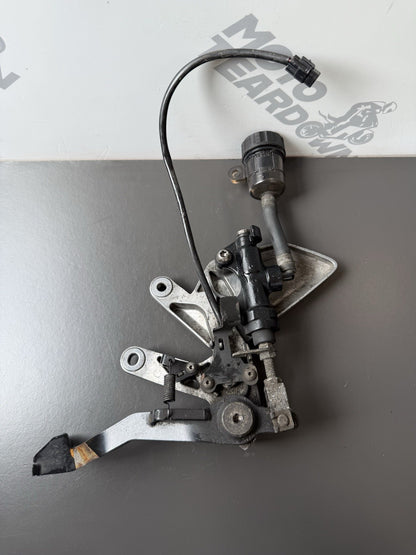 Triumph Trident 660 Right Rearset Footrest Mastercylinder BENT PEDAL 2021-24